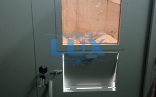 двустворчатая дверь №41 с перекидным кассовым модулем, смотровое окно и перекидной лоток изнутри