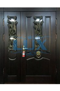 двустворчатая дверь с зеркалом и ковкой