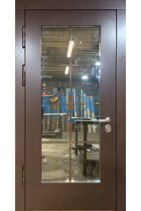 металлическая дверь с большим наружным зеркалом