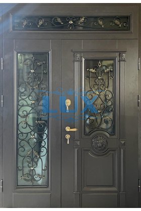 двустворчатая металлическая дверь в загородный дом
