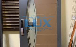 дверь с биометрическим замком