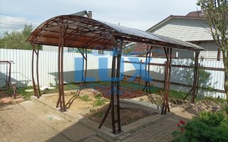 арочный навес для дачи с кровлей из поликарбоната